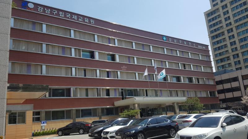 단지 앞에 강남보건소 있어 언제든 빠르게 이용할 수 있기 때문에 걱정없이 자녀를 키우기에 아주 좋은 여건을 갖췄습니다