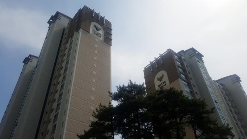 단지만의 특별한 외관 디자인으로 품격있고 고급스러움이 느껴지는 단지 모습이에요