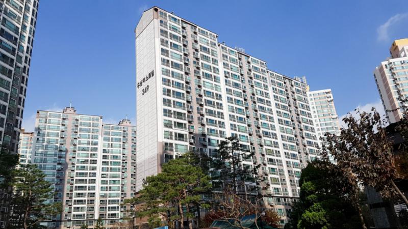 동탄시범다은마을우남퍼스트빌 아파트 정문에서 남측을 바라본 단지 전경이에요