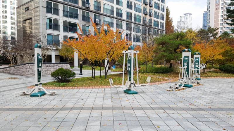 단지 내 야외 체육시설이구요