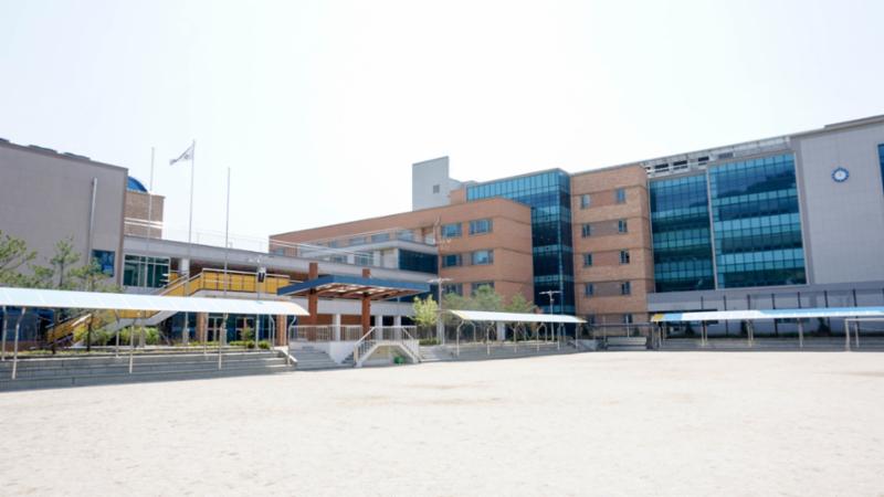 단지 주변에 학교가 위치하여 있습니다