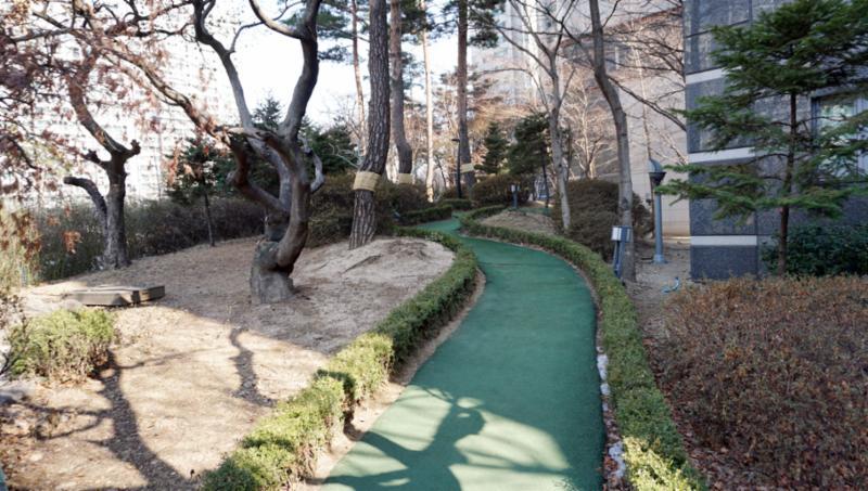 단지 내에 마련되어 있는 산책로에요