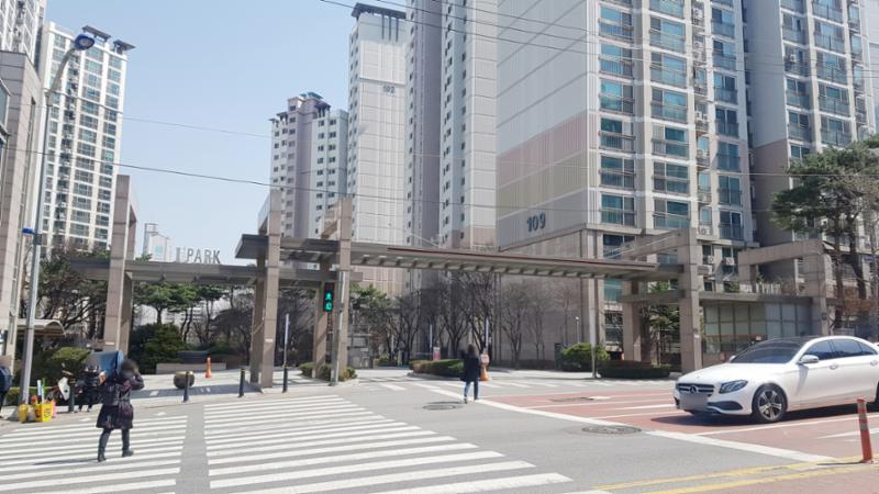 대치아이파크 정문이에요