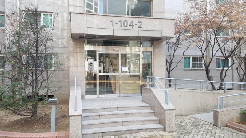 1층 공용현관이에요
