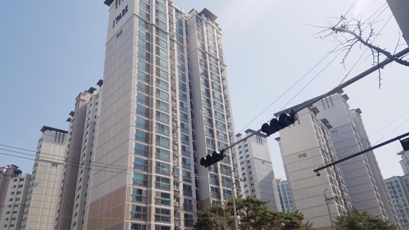 단지만의 특별한 외관 디자인으로 품격있고 고급스러움이 느껴지는 단지 모습이에요