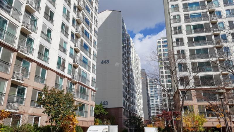 고급스러운 디자인과 차별화된 분위기로 단지의 품격을 한층 더 높이는 동탄솔빛마을쌍용예가 전경 모습이에요