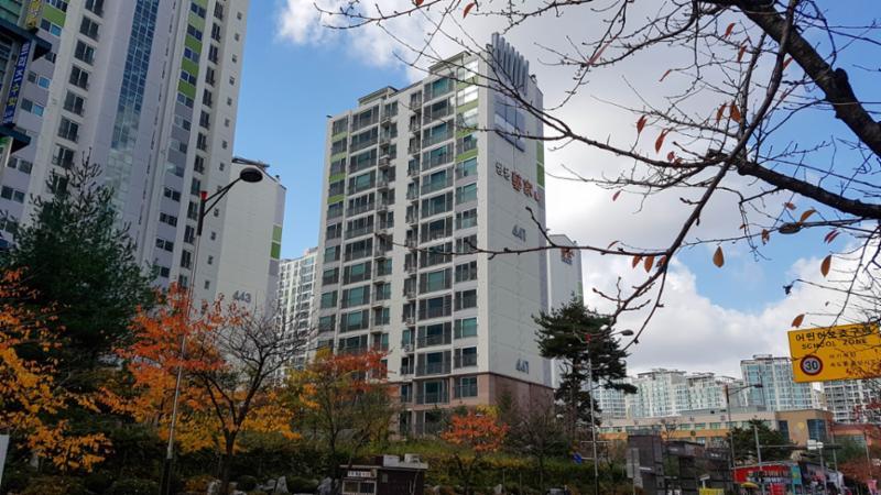 고급스러운 디자인과 차별화된 분위기로 단지의 품격을 한층 더 높이는 동탄솔빛마을쌍용예가 전경 모습이에요