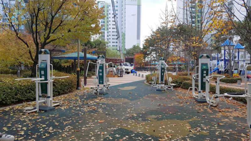 단지 내 야외 체육시설이구요