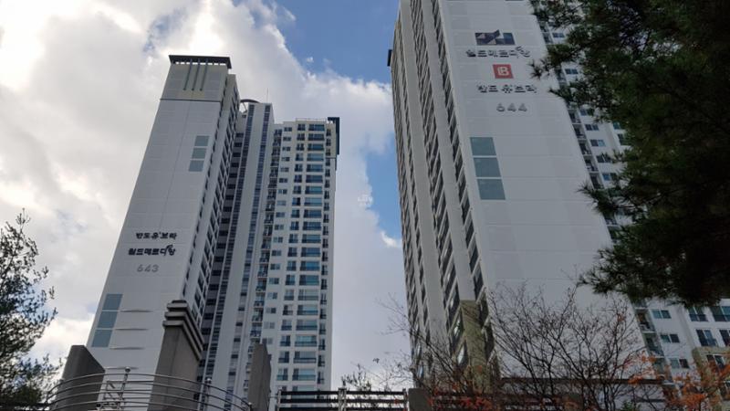 644동 동탄나루마을월드메르디앙반도유보라2차 아파트 단지전경 이에요