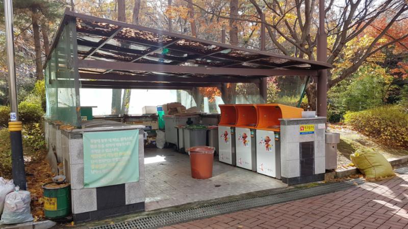 동탄나루마을월드메르디앙반도유보라2차 아파트 단지  내 분리수거함이에요