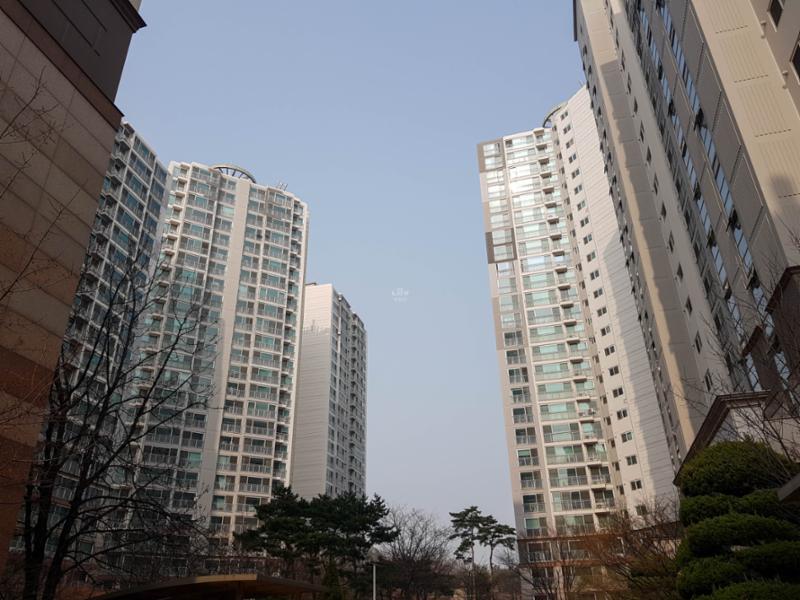 고급스러운 디자인과 차별화된 분위기로 단지의 품격을 한층 더 높이는 래미안파크팰리스 전경 모습이에요