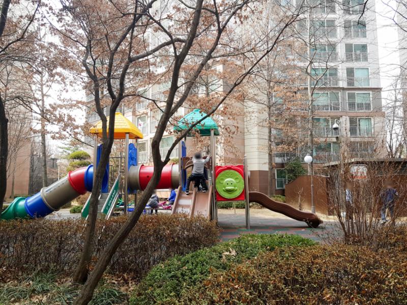 래미안파크팰리스 내 놀이터에요
