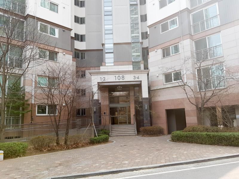 래미안파크팰리스 1층 공용현관이에요