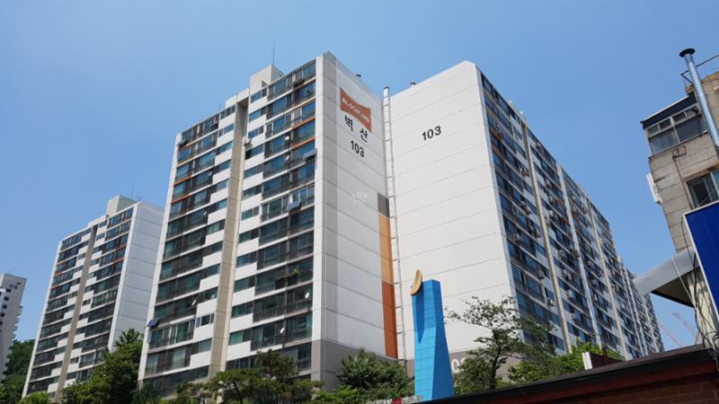 단지만의 특별한 외관 디자인으로 품격 있고 고급스러움이 느껴지는 단지 모습이에요