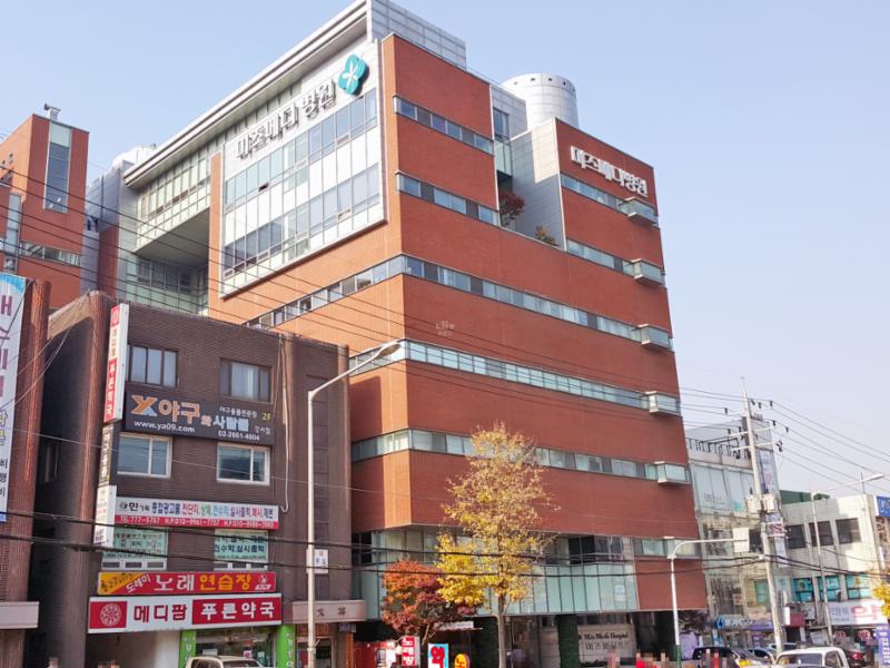 단지 근방에 있는 의료시설로써 도보거리에 위치하고 있으며 응급상황 발생시에도 신속하게 조치를 받을수 있어서 편리하게 이용이 가능할 것 같습니다