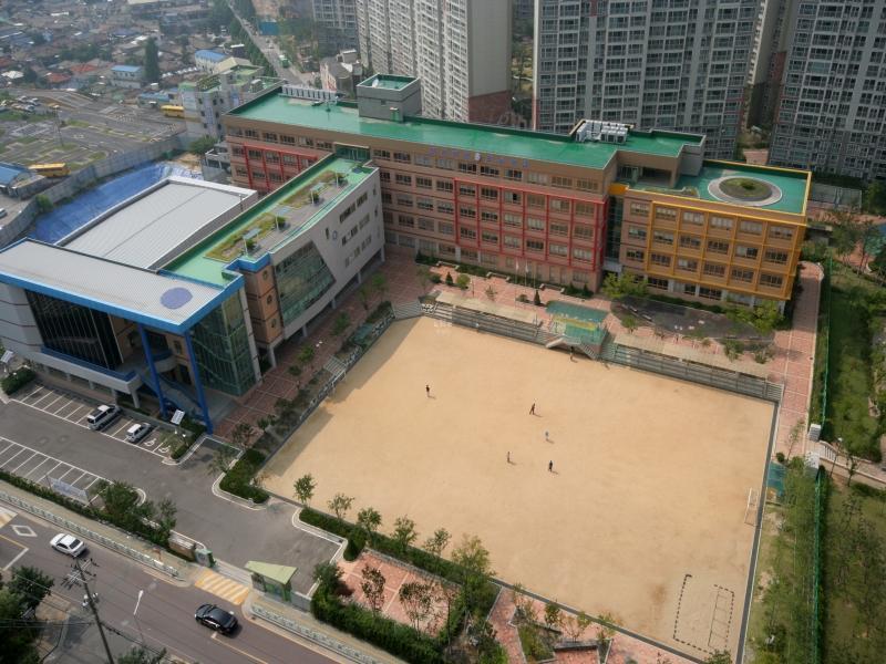 학산초교