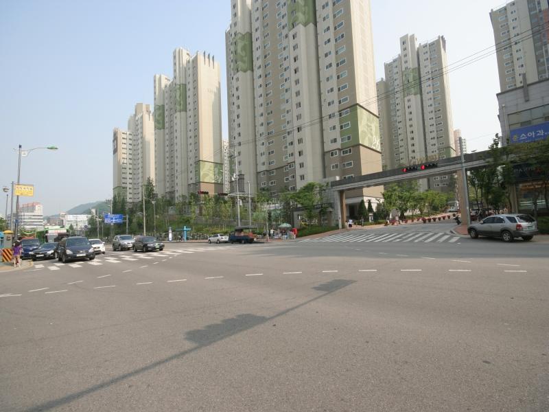 정문앞도로