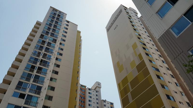 단지만의 특별한 외관 디자인으로 품격 있고 고급스러움이 느껴지는 단지 모습이에요