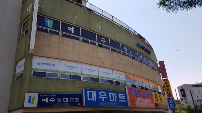 단지 내 상가가 배치되어 있고 다양한 업종의 상가들이 입점해 입주민들이 멀리 가지 않아도 편리하게 이용할 수 있도록 신경 쓴 모습이에요
