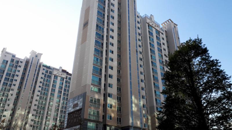 2008년도에 입주한 단지로 깔끔한 디자인과 차분한 색감이 돋보이는 단지에요