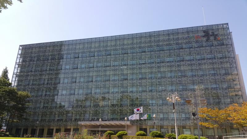 단지 내 관할에 속하는 중구청으로써 각종 서류발급, 민원을 보다 편안하게 처리 할 수 있는 공공기관으로 보다 편리하게 이용이 가능할 것 같습니다