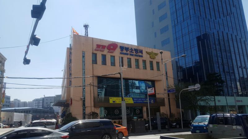 단지 주변에 소방서가 가까이에 위치해 있어 화재발생 시 좀 더 안전하고 빠른 대처가 가능하기 때문에 큰 사고를 줄일 수 있습니다