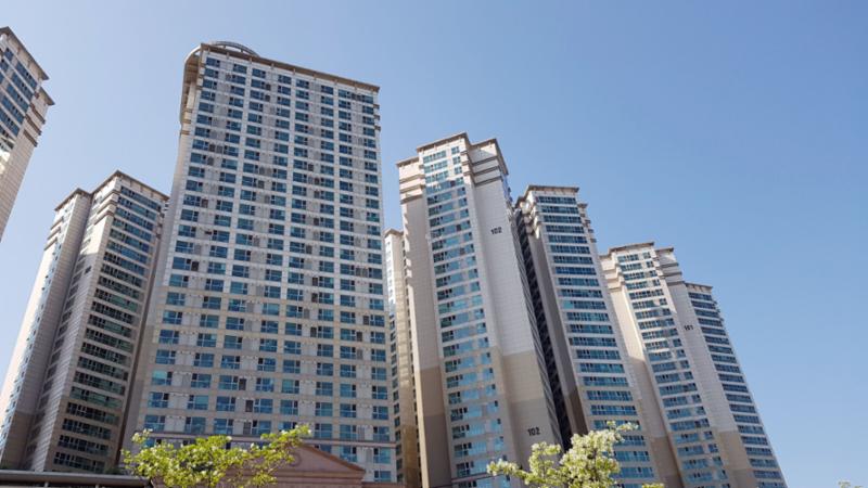 깔끔하고 세련된 디자인을 갖춘 단지 전경이에요