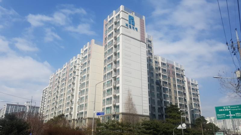 총 167세대, 4개 동으로 구성된 단지에요