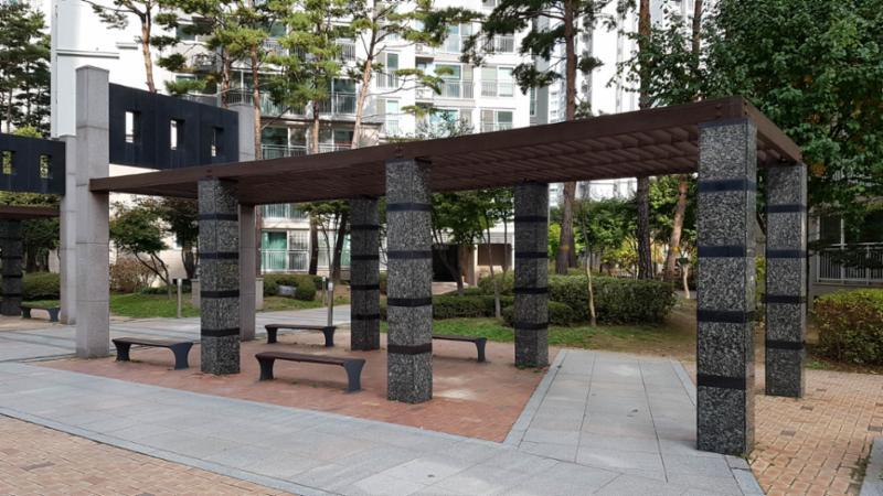 고급스러운 단지 내 휴게시설이에요
