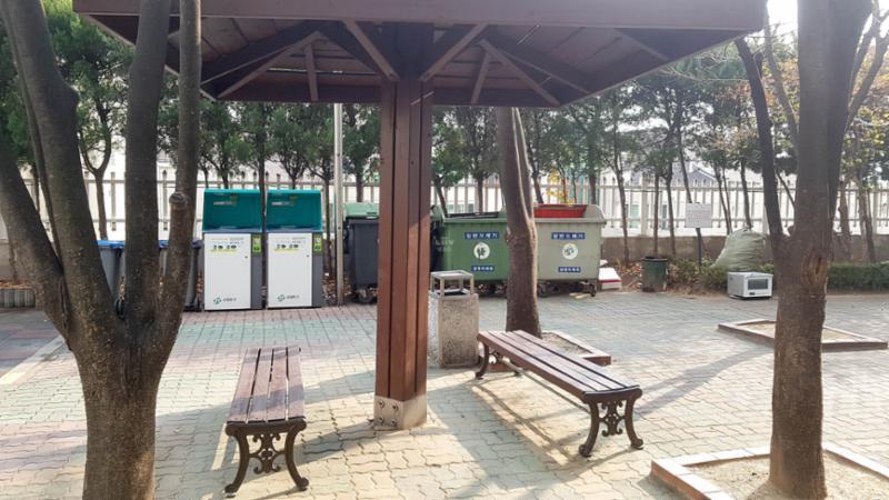 연희성원아파트 내에 설치되어 있는 쉼터에요