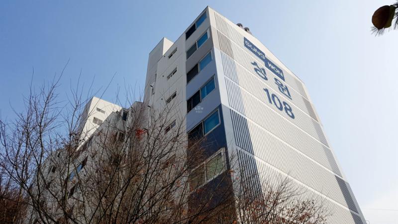 단지만의 특별한 외관 디자인으로 품격 있고 고급스러움이 느껴지는 단지 모습이에요