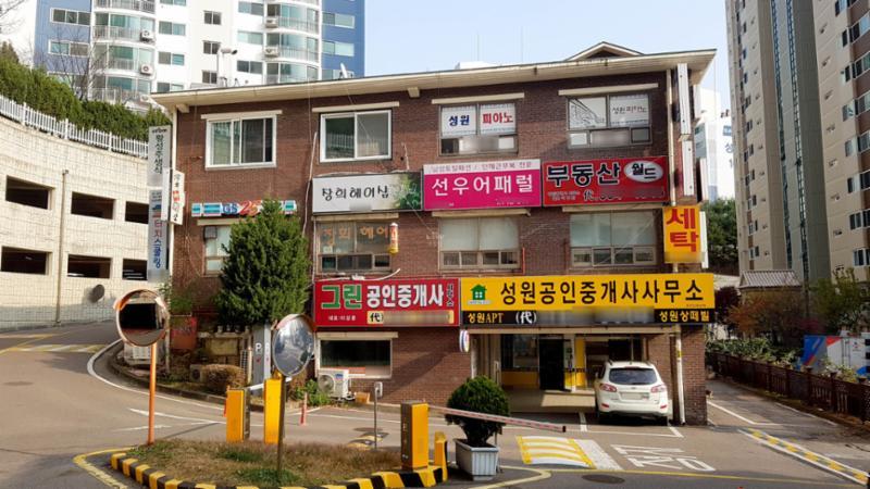 단지 내 상가가 배치되어 있고 다양한 업종의 상가들이 입점해 입주민들이 멀리 가지 않아도 편리하게 이용할 수 있도록 신경 쓴 모습이에요