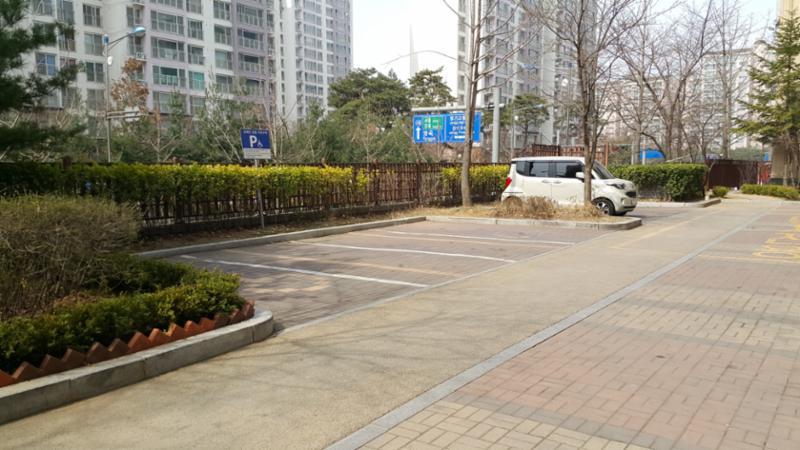 지상 주차장 모습입니다