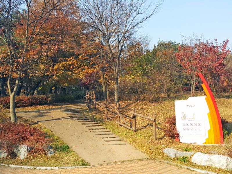 단지 주변으로 초당공원이 위치해 있습니다
