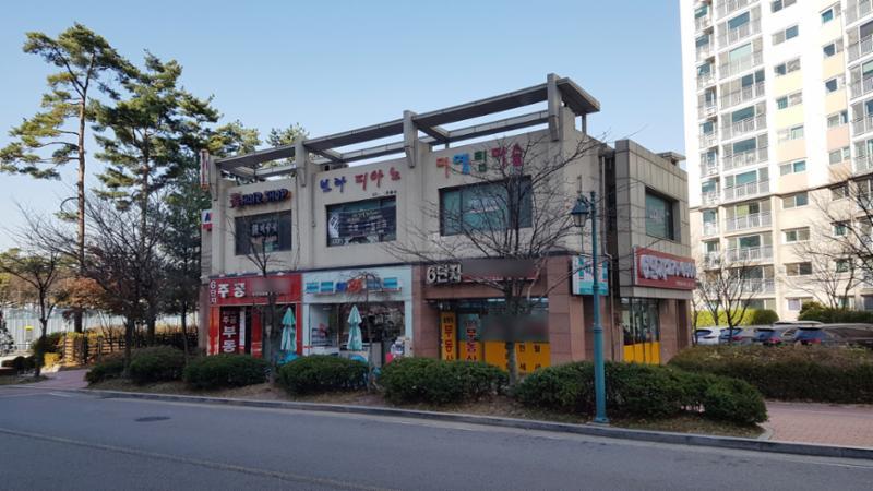 단지 내 상가 모습이에요