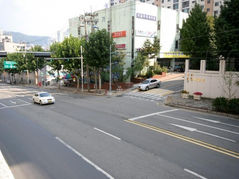 정문앞도로