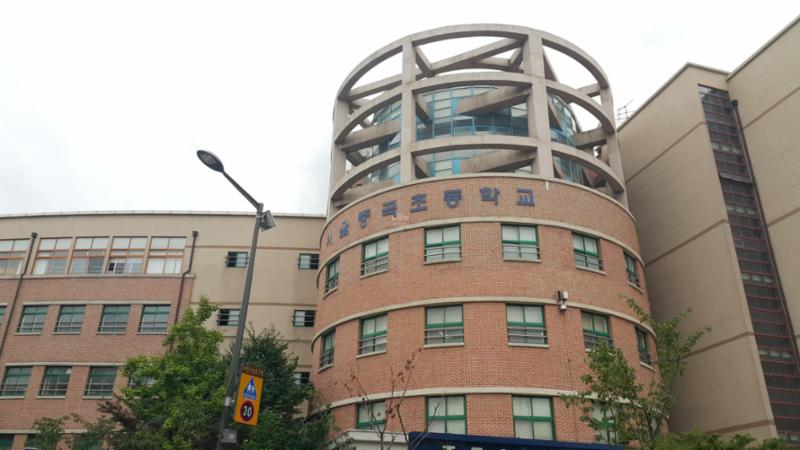 단지 주변으로 중곡초등학교가 있습니다