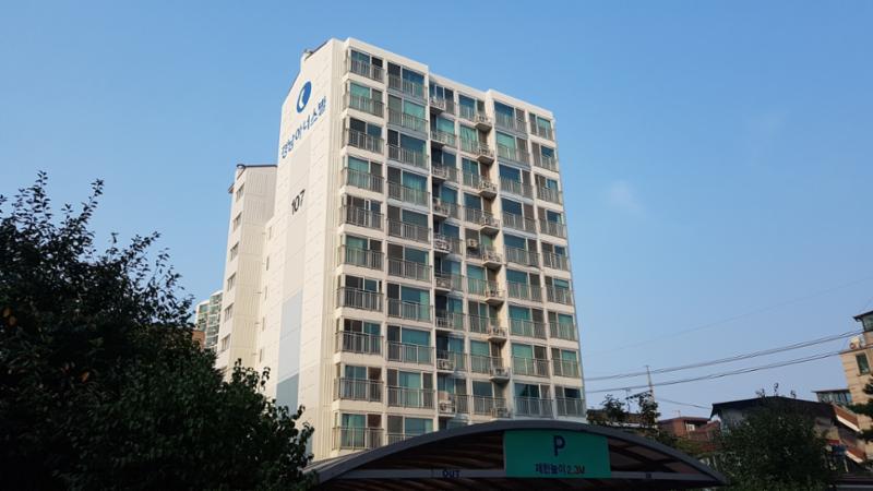 단지만의 특별한 외관 디자인으로 품격 있고 고급스러움이 느껴지는 단지 모습이에요