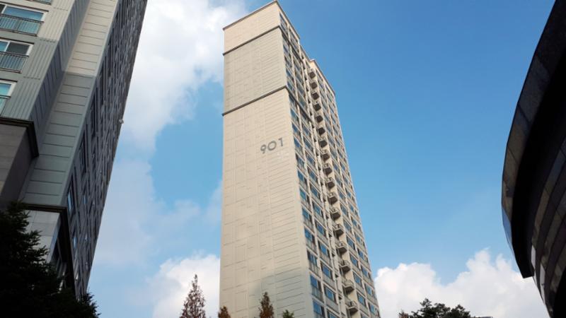 고급스러운 디자인과 차별화된 분위기로 단지의 품격을 한층 더 높이는푸른마을포스코더샵2차의 전경 모습이에요