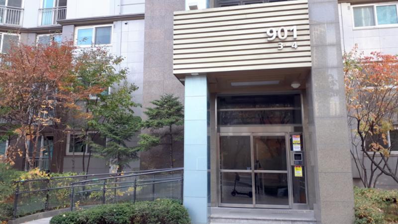 푸른마을포스코더샵2차 1층 공용현관이에요
