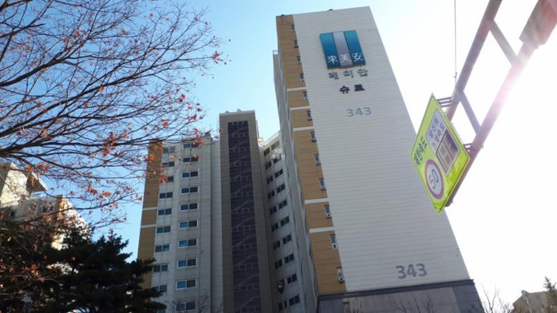 래미안 특유의 색채와 디자인이 묻어 있는 단지 외형이에요