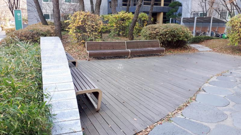 단지 내부에 위치한 쉼터모습이고요