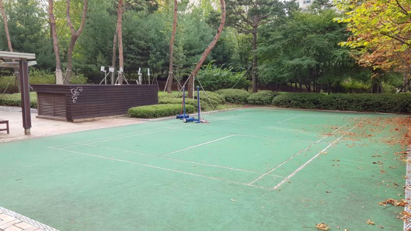 농구대가 설치된 단지내 체육 시설 입니다