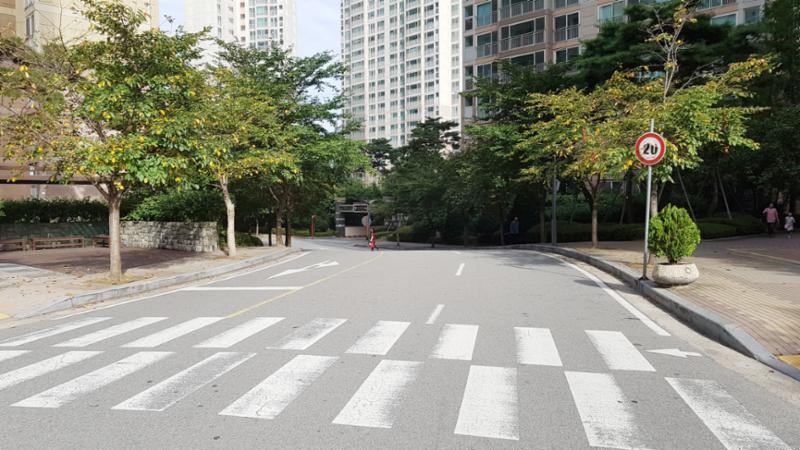 단지내부 도로예요