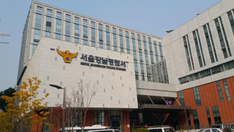 단지 인근에 강남경찰서가 위치해 있어 범죄, 치안 관련 문제를 신속하게 조치 받을수 있어 편안한 주거생활을 누릴 수 있습니다