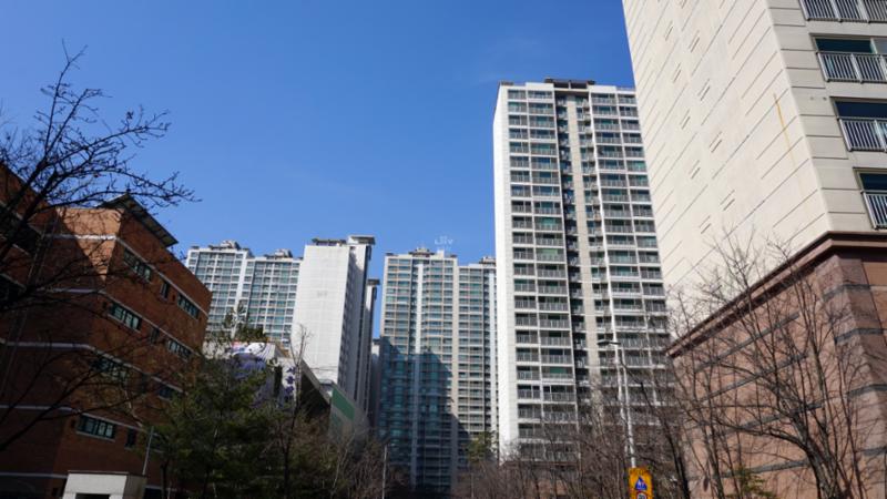 멋스러운 문주가 돋보이는 단지 전경이에요