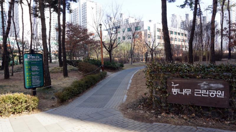단지를 따라 걸으며 자연을 느낄 수 있는 쾌적한 단지 내 산책로구요