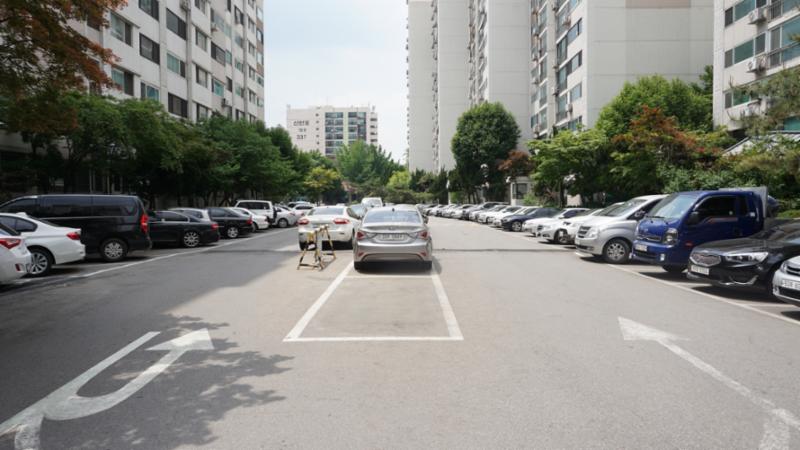 가구 당 한대의 차량은 무료 주차가 가능하고, 2대부터는 주차요금이 발생되어요