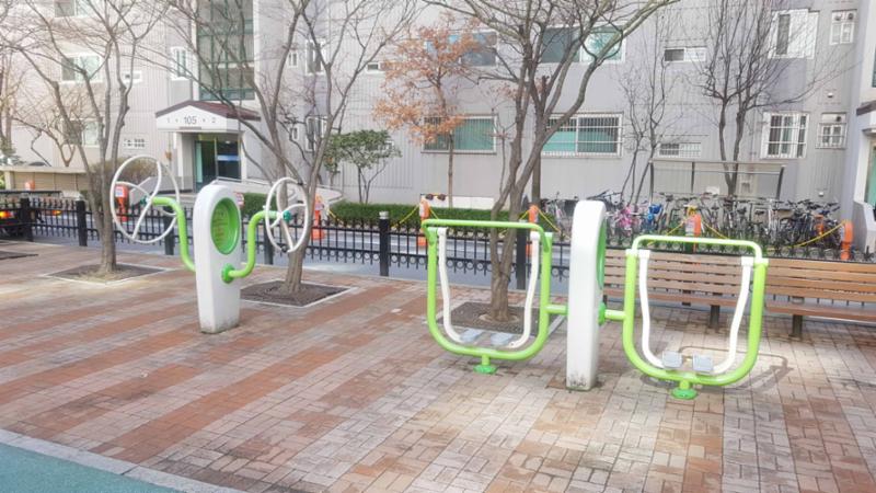 동아아파트 단지 체육시설이에요