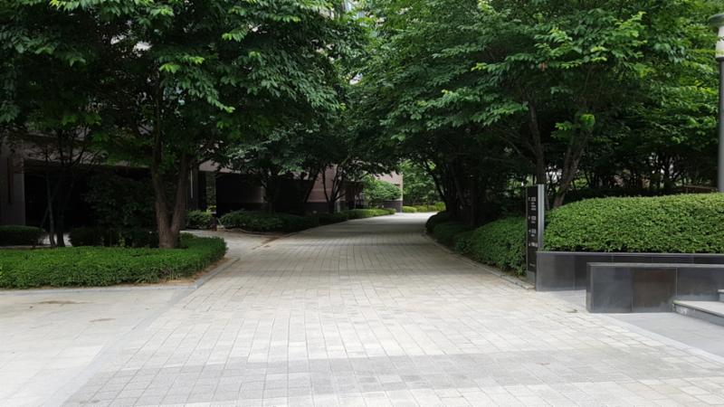 용산 파크타워 단지내 도로에요